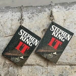 NWT Stephen King Novel and Horror Movies IT with Pennywise Pierced Earrings!
